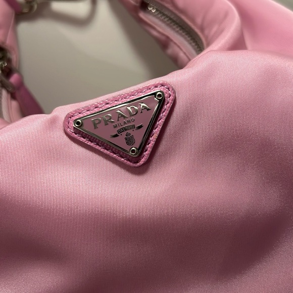 Prada Nylon Re-Edition 2006 Shoulder Bag - Picture 2 of 15
